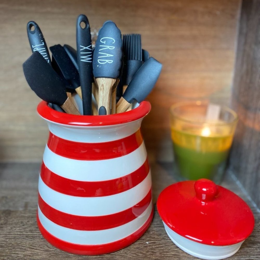 ❤️🤍NEW Adorable Red & White striped ceramic canister/jar with lid